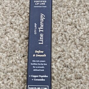 Line Therapy Lip Moisturizer - Black